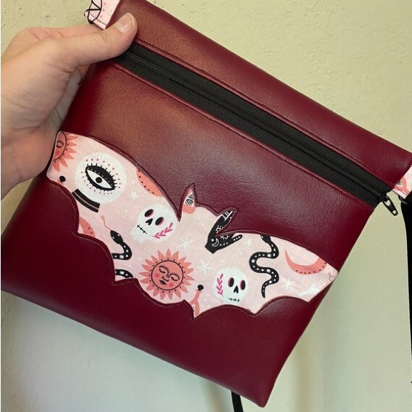 Spooky occult bat crossbody purse - Picture 2 of 6